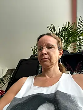 Snapshot of AnnikaRose chatting on 10, 9, 2025 AnnikaRose online show from 10, 9, 2025