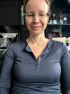 Snapshot of AnnikaRose chatting on 24, 10, 2025 AnnikaRose online show from 24, 10, 2025