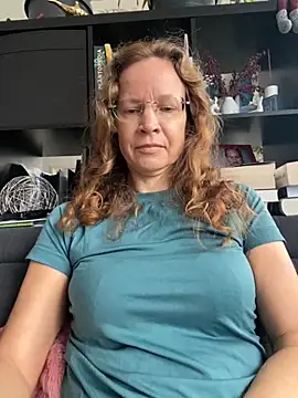 Snapshot of AnnikaRose chatting on 28, 10, 2025 AnnikaRose online show from 28, 10, 2025