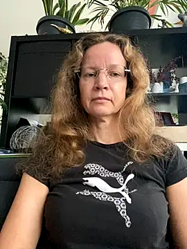 Snapshot of AnnikaRose chatting on 4, 11, 2025 AnnikaRose online show from 4, 11, 2025