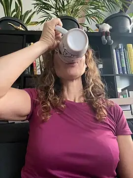 Snapshot of AnnikaRose chatting on 7, 11, 2025 AnnikaRose online show from 7, 11, 2025