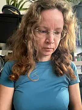 Snapshot of AnnikaRose chatting on 13, 11, 2025 AnnikaRose online show from 13, 11, 2025