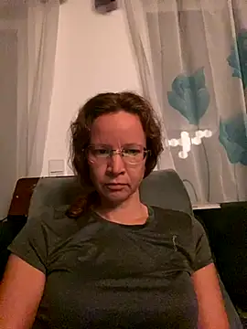 Snapshot of AnnikaRose chatting on 19, 11, 2025 AnnikaRose online show from 19, 11, 2025