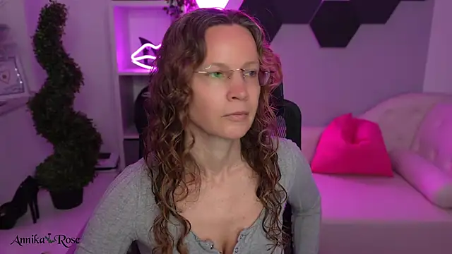 Snapshot of AnnikaRose chatting on 2, 2, 2026 AnnikaRose online show from 2, 2, 2026