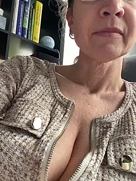 Snapshot of AnnikaRose chatting on 1, 4, 2026 AnnikaRose online show from 1, 4, 2026