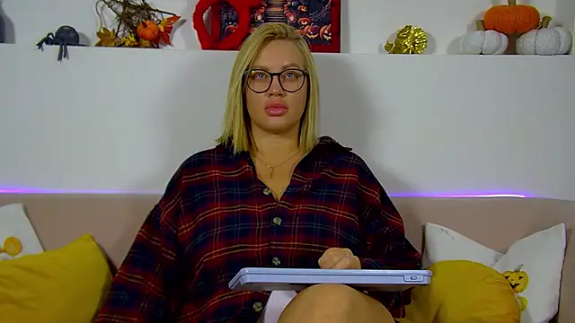 MariaNeumann online show from 2, 11, 2025