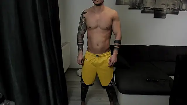 Snapshot of Richarddarell1 chatting on 11, 11, 2025 Richarddarell1 online show from 11, 11, 2025