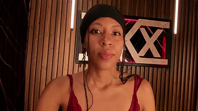 Snapshot of Kloe_Suarez_ chatting on 2, 2, 2025 Kloe Suarez online show from 2, 2, 2025