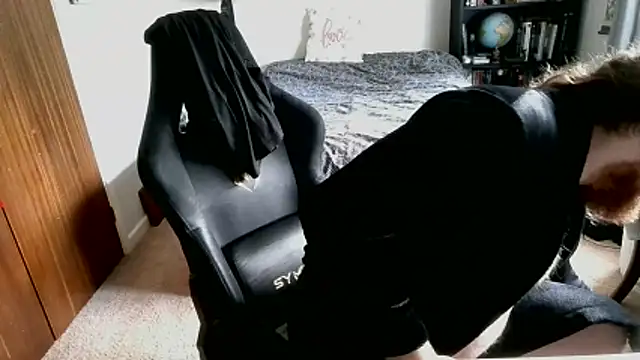 Snapshot of Hairy_Guy30 chatting on 13, 4, 2026 Hairy Guy30 online show from 13, 4, 2026