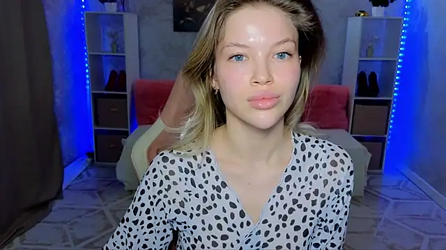 Snapshot of EmmyMills chatting on 5, 4, 2026 EmmyMills online show from 5, 4, 2026