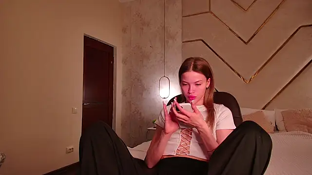 Snapshot of EmmyMills chatting on 15, 4, 2026 EmmyMills online show from 15, 4, 2026