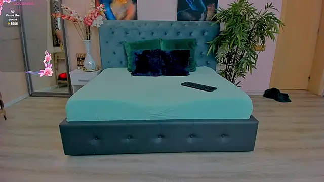 MichelleReys online show from 12, 2, 2025