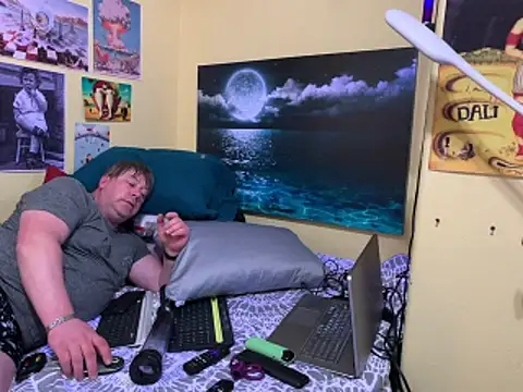 Snapshot of Mic_Oxinner chatting on 8, 4, 2026 Mic Oxinner online show from 8, 4, 2026