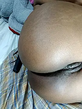 Snapshot of cuttie_sasha chatting on 11, 10, 2025 cuttie sasha online show from 11, 10, 2025