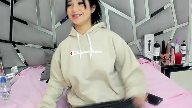 Snapshot of Catherinee69_x chatting on 16, 12, 2024 Catherinee69 x online show from 16, 12, 2024