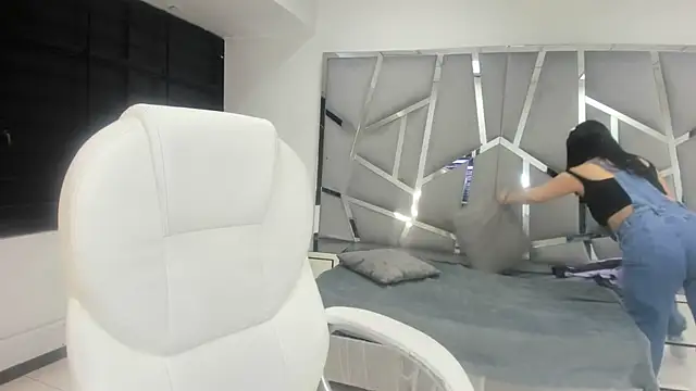 Snapshot of Catherinee69_x chatting on 6, 1, 2025 Catherinee69 x online show from 6, 1, 2025