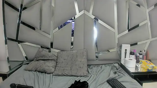 Snapshot of Catherinee69_x chatting on 9, 1, 2025 Catherinee69 x online show from 9, 1, 2025