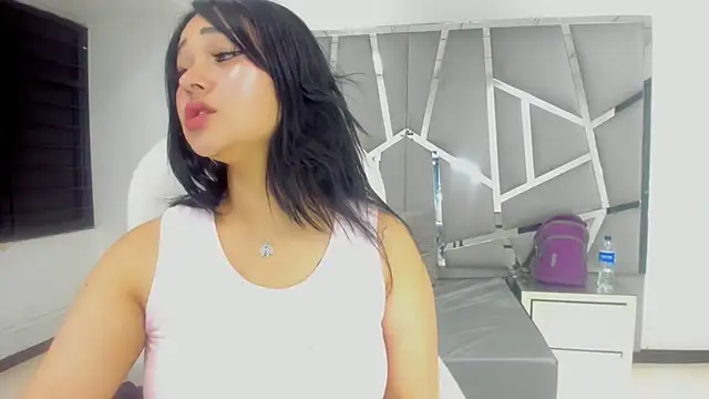 Snapshot of Catherinee69_x chatting on 11, 1, 2025 Catherinee69 x online show from 11, 1, 2025