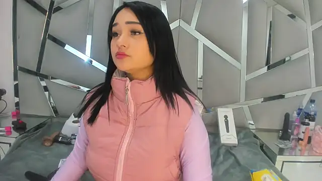 Snapshot of Catherinee69_x chatting on 12, 1, 2025 Catherinee69 x online show from 12, 1, 2025