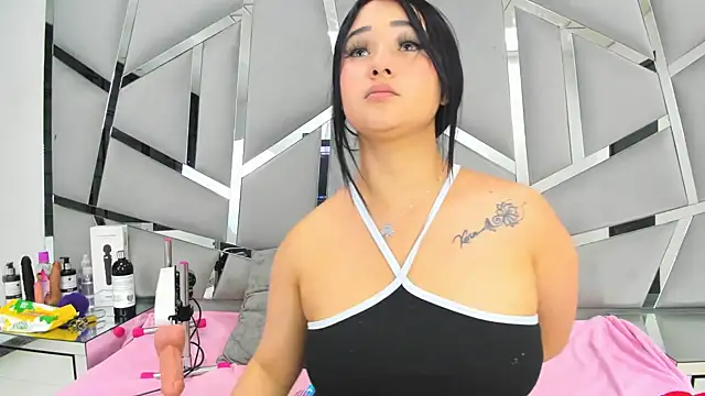 Snapshot of Catherinee69_x chatting on 5, 2, 2025 Catherinee69 x online show from 5, 2, 2025