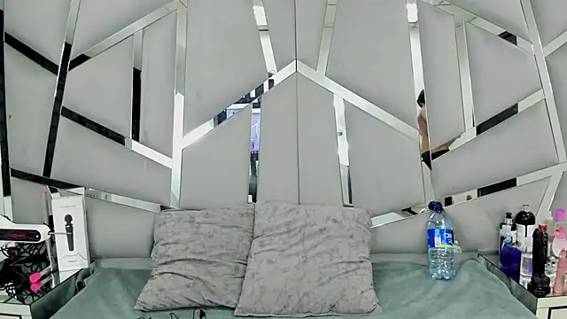 Snapshot of Catherinee69_x chatting on 12, 2, 2025 Catherinee69 x online show from 12, 2, 2025