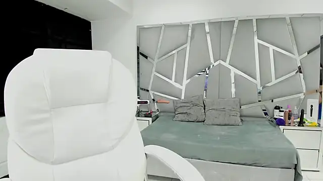 Snapshot of Catherinee69_x chatting on 14, 2, 2025 Catherinee69 x online show from 14, 2, 2025