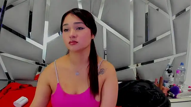 Snapshot of Catherinee69_x chatting on 4, 3, 2025 Catherinee69 x online show from 4, 3, 2025