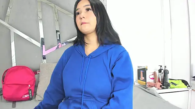 Snapshot of Catherinee69_x chatting on 4, 10, 2025 Catherinee69 x online show from 4, 10, 2025