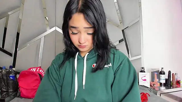 Snapshot of Catherinee69_x chatting on 9, 10, 2025 Catherinee69 x online show from 9, 10, 2025