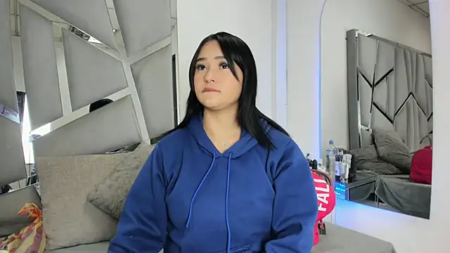 Snapshot of Catherinee69_x chatting on 10, 10, 2025 Catherinee69 x online show from 10, 10, 2025