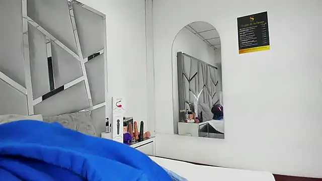 Snapshot of Catherinee69_x chatting on 27, 10, 2025 Catherinee69 x online show from 27, 10, 2025