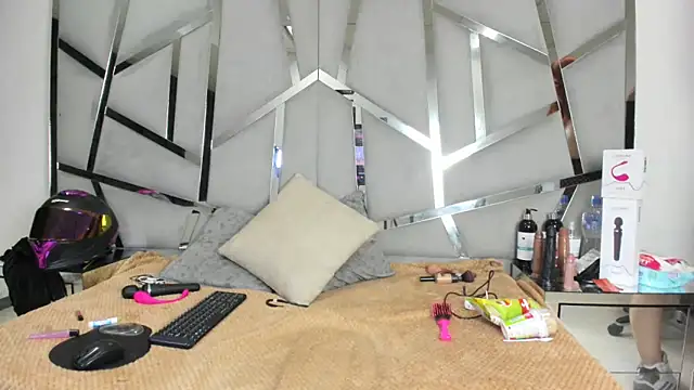 Snapshot of Catherinee69_x chatting on 4, 12, 2025 Catherinee69 x online show from 4, 12, 2025