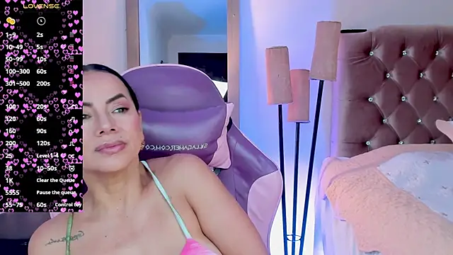 Snapshot of veronika_naughty chatting on 10, 10, 2025 veronika naughty online show from 10, 10, 2025