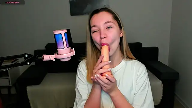 Snapshot of MiaThaine chatting on 19, 12, 2024 MiaThaine online show from 19, 12, 2024