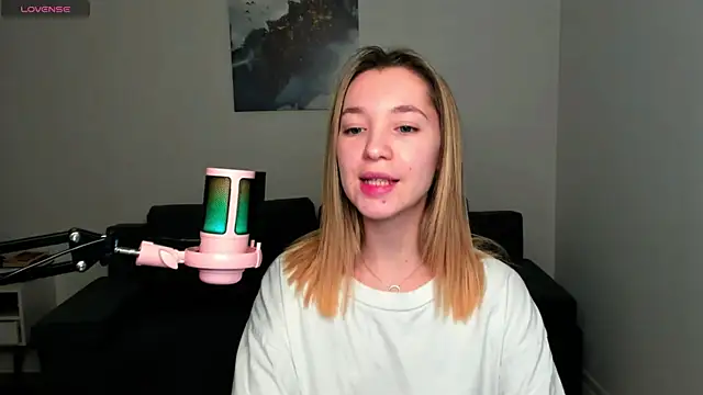 Snapshot of MiaThaine chatting on 22, 12, 2024 MiaThaine online show from 22, 12, 2024