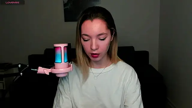 Snapshot of MiaThaine chatting on 24, 12, 2024 MiaThaine online show from 24, 12, 2024