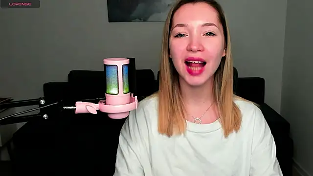 Snapshot of MiaThaine chatting on 28, 12, 2024 MiaThaine online show from 28, 12, 2024