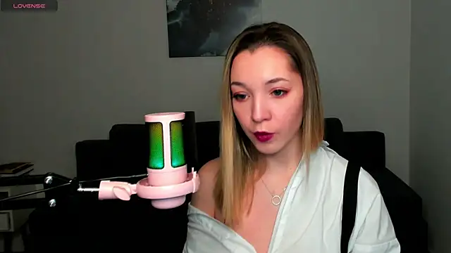 Snapshot of MiaThaine chatting on 29, 12, 2024 MiaThaine online show from 29, 12, 2024