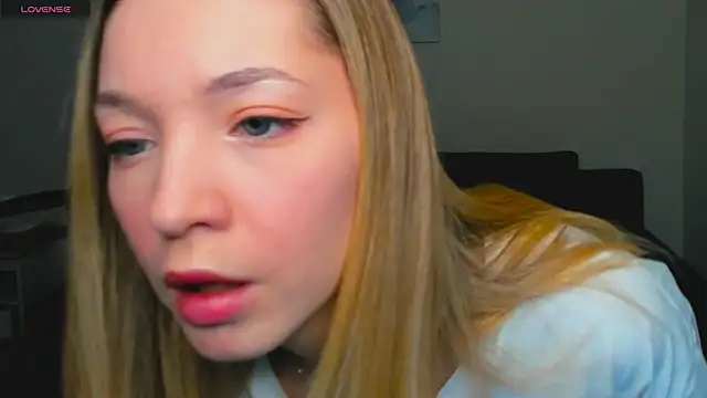 Snapshot of MiaThaine chatting on 2, 1, 2025 MiaThaine online show from 2, 1, 2025