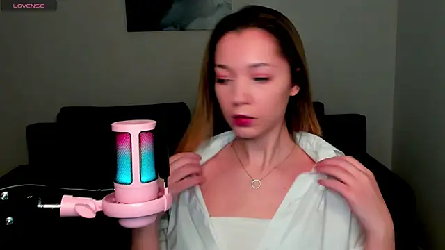 Snapshot of MiaThaine chatting on 3, 1, 2025 MiaThaine online show from 3, 1, 2025