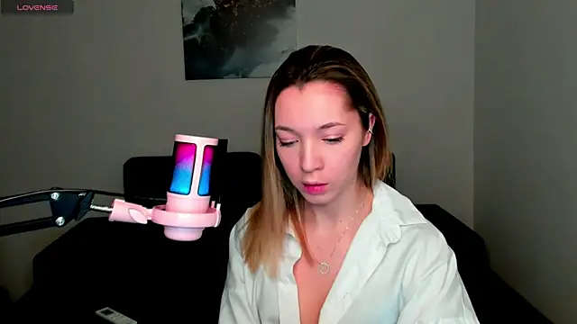 Snapshot of MiaThaine chatting on 6, 1, 2025 MiaThaine online show from 6, 1, 2025