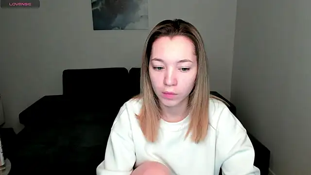 Snapshot of MiaThaine chatting on 7, 1, 2025 MiaThaine online show from 7, 1, 2025