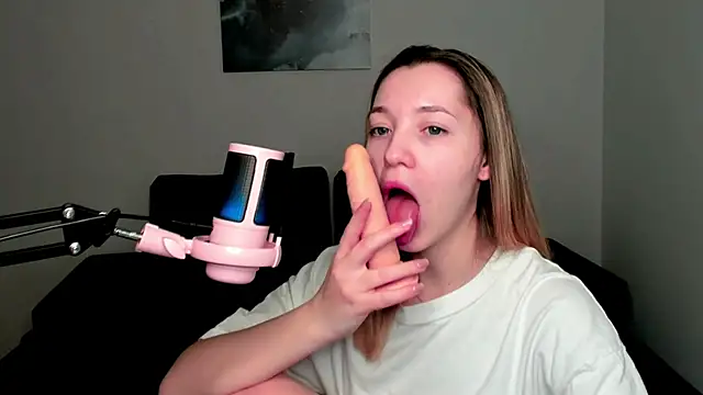 Snapshot of MiaThaine chatting on 14, 1, 2025 MiaThaine online show from 14, 1, 2025