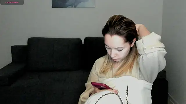 Snapshot of MiaThaine chatting on 28, 1, 2025 MiaThaine online show from 28, 1, 2025