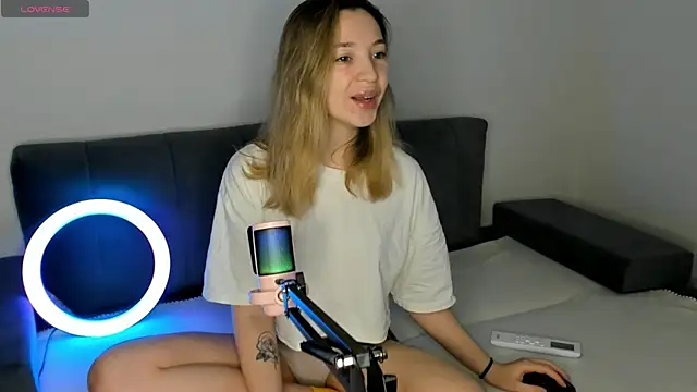 Snapshot of MiaThaine chatting on 15, 2, 2025 MiaThaine online show from 15, 2, 2025