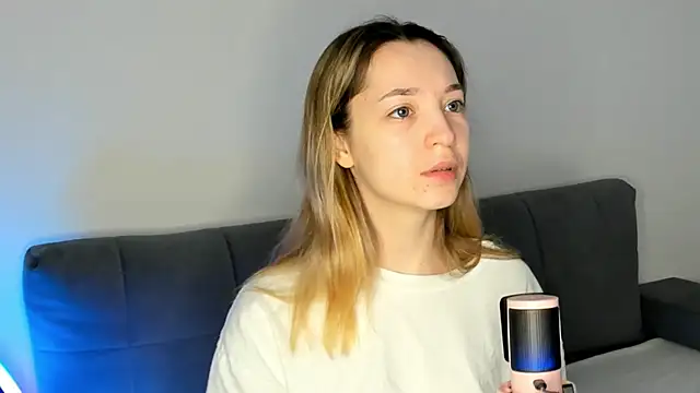 Snapshot of MiaThaine chatting on 17, 2, 2025 MiaThaine online show from 17, 2, 2025