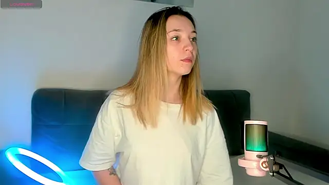 Snapshot of MiaThaine chatting on 20, 2, 2025 MiaThaine online show from 20, 2, 2025