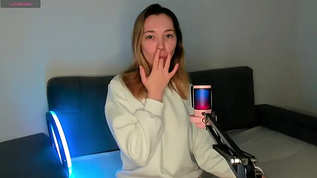 Snapshot of MiaThaine chatting on 21, 2, 2025 MiaThaine online show from 21, 2, 2025