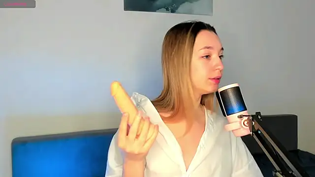 Snapshot of MiaThaine chatting on 28, 2, 2025 MiaThaine online show from 28, 2, 2025