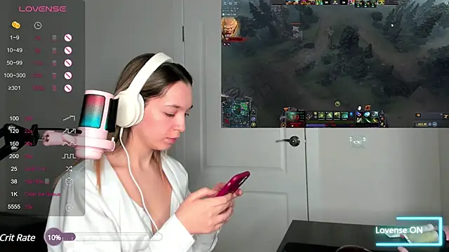 Snapshot of MiaThaine chatting on 1, 3, 2025 MiaThaine online show from 1, 3, 2025